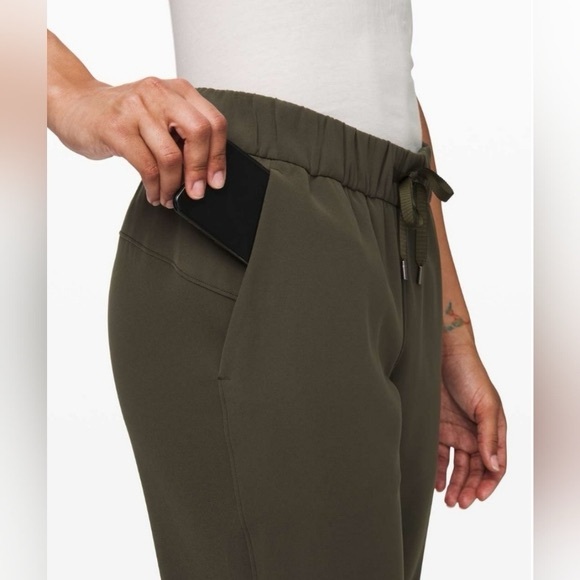Lululemon On the Fly JoggerDark Olive size 8 - Picture 4 of 15